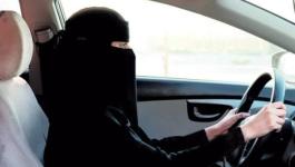 سعودية تقتحم محلاً بسيارتها